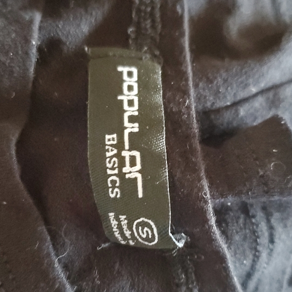 Popular Basics Black Short-Sleeve Swing Dress - SMALL - Picture 2 of 3